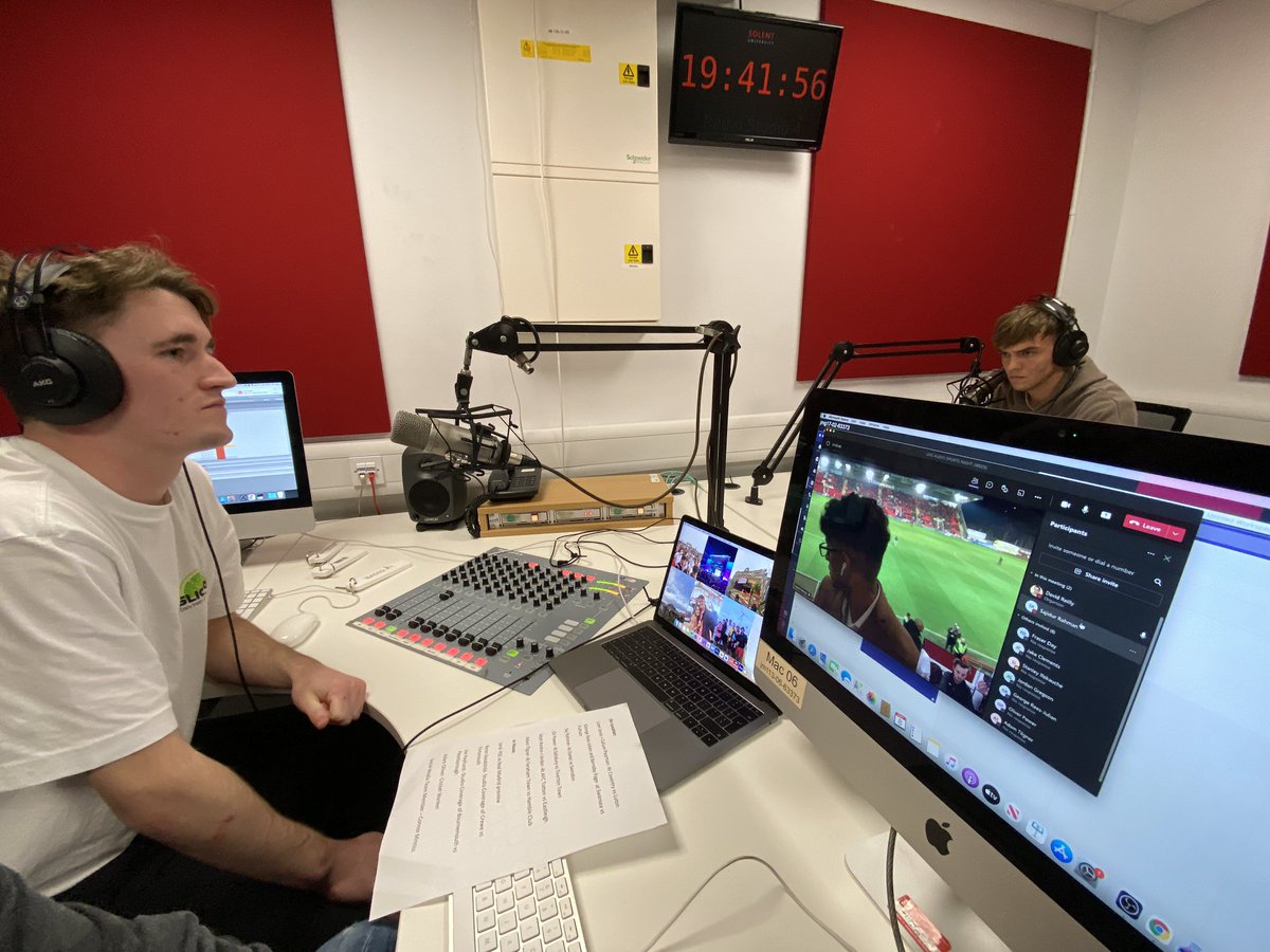 DavidReillyTV's tweet photo. Genuinely impressed with how good the output was with tonight’s @SolentSportsJ. TV reporters at SIX games around the country, who also did hits into the radio output, too. You’ve all made something very difficult look easy. Well done. 👏👏 Stay fearless. 

Same time tomorrow! 📡 https://t.co/rKxraTE2p1