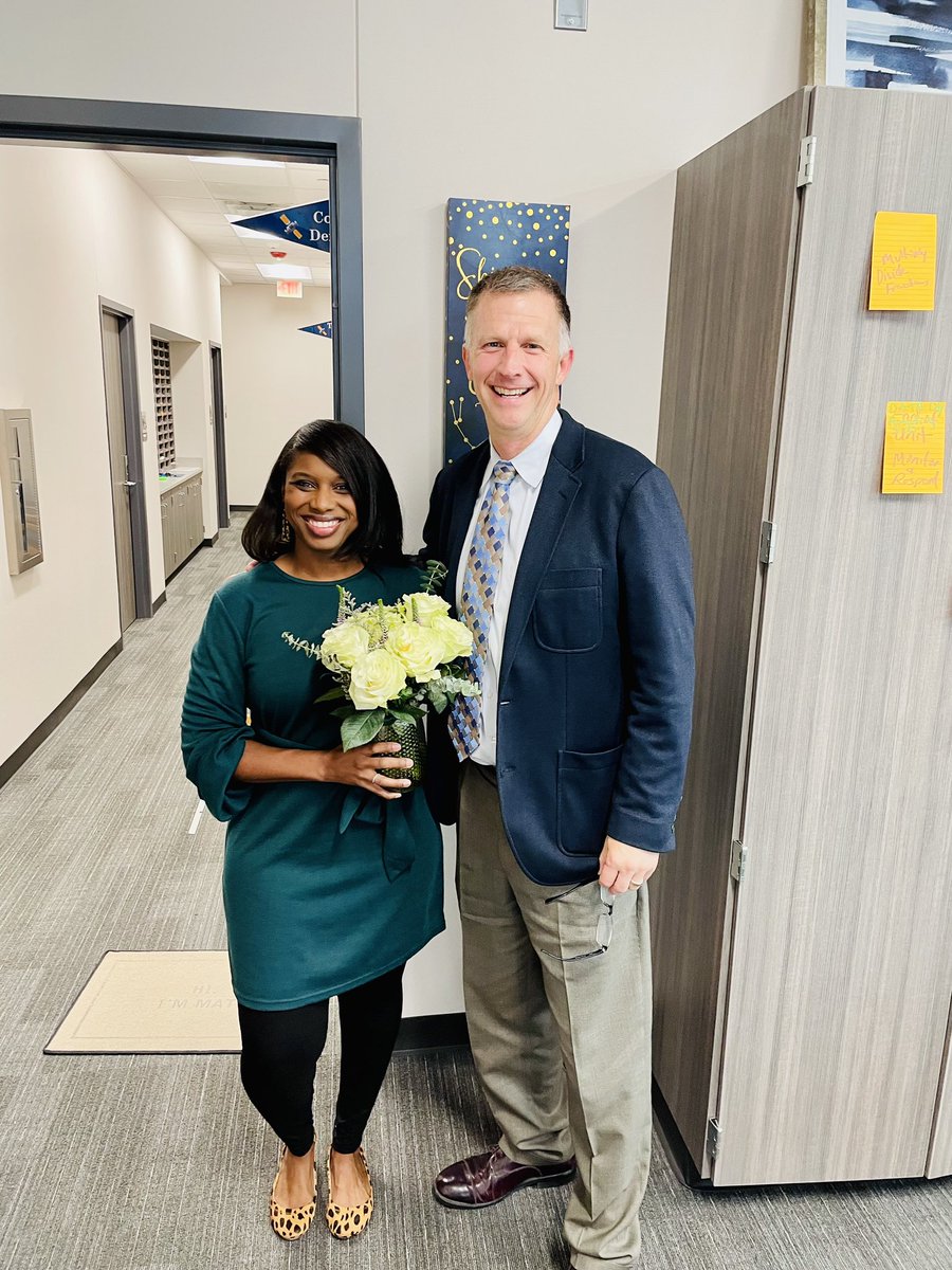 mtorress4's tweet photo. @EdWhiteEstem  Our AMAZING Counselor is our 2021-22 TOY! Congratulations @NeshiaDemouchet !!  We love you ! https://t.co/5JnwBILAwL
