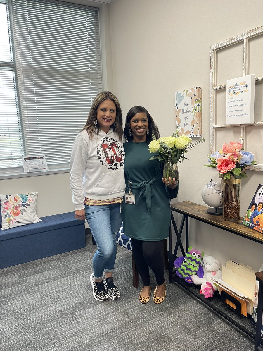 mtorress4's tweet photo. @EdWhiteEstem  Our AMAZING Counselor is our 2021-22 TOY! Congratulations @NeshiaDemouchet !!  We love you ! https://t.co/5JnwBILAwL