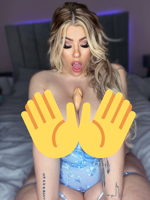 Watch 👸🏼Charlotte Rachel's leaked NSFW photo on TwXstars