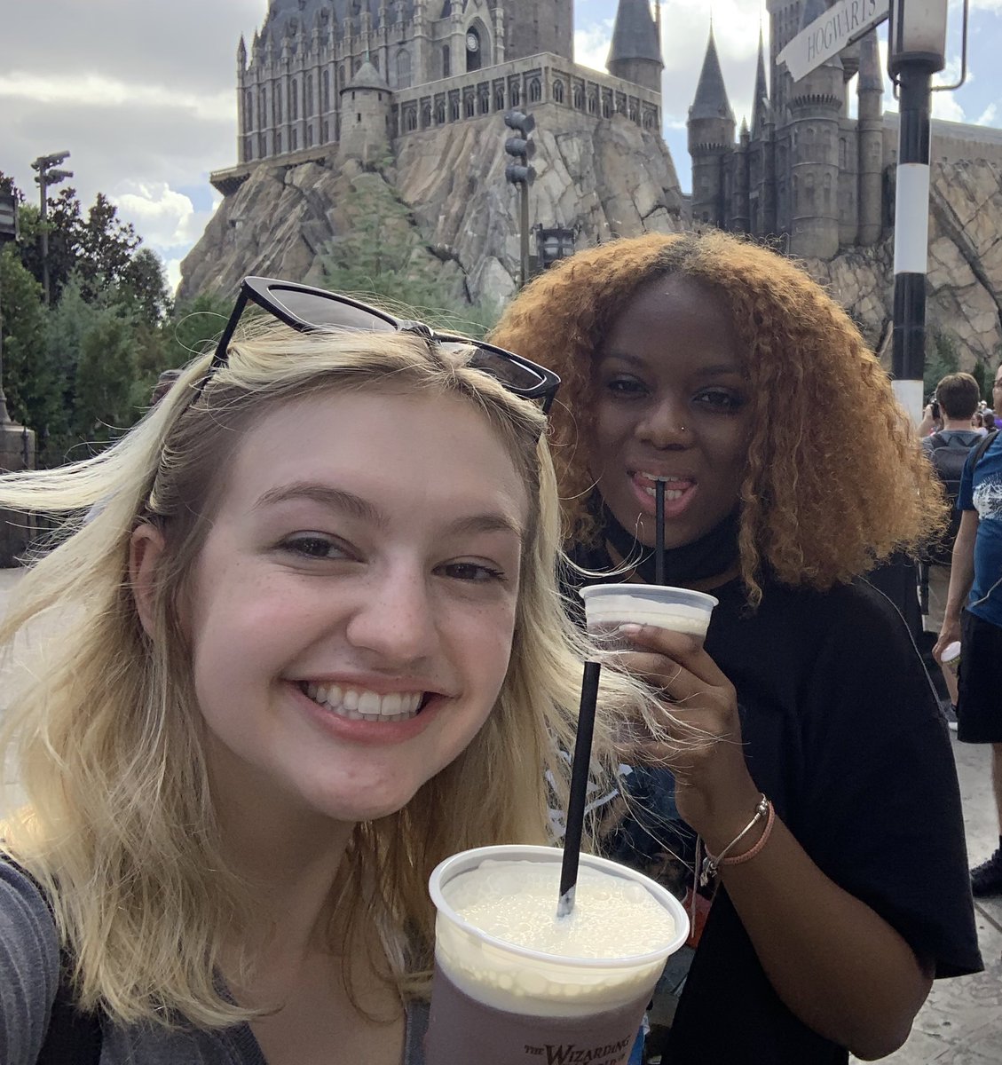 dImhjp's tweet photo. how lucky am i to have something that makes saying goodbye so hard <3 it was an honor getting stuck on hagrid’s with you https://t.co/xyS2nQRUR2