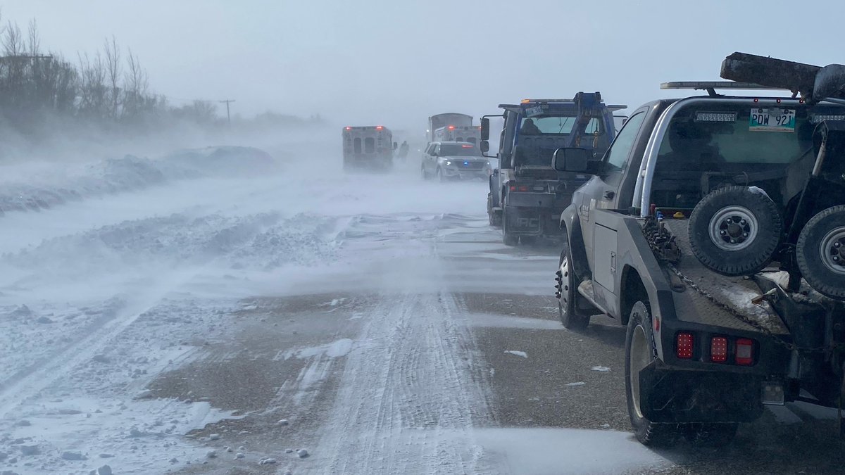 ctvwinnipeg's tweet photo. 3 in hospital; 80 vehicles involved in series of crashes closing McGillivray Boulevard https://t.co/2pJVbOXiev https://t.co/3NLrlLQrOA