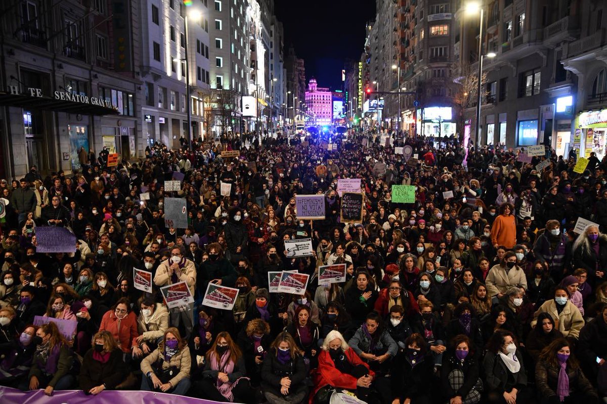P_FeministaESP's tweet photo. Venimos muy contentas de la manifestación de Madrid. Gracias a todas por venir y a @MovFemMad por crear esta unión. Y a las camaradas del @P_FeministaESP por sus movilizaciones de hoy y de estos días en toda España 
#ElFeminismoEsAbolicionista https://t.co/RCRuYj786H