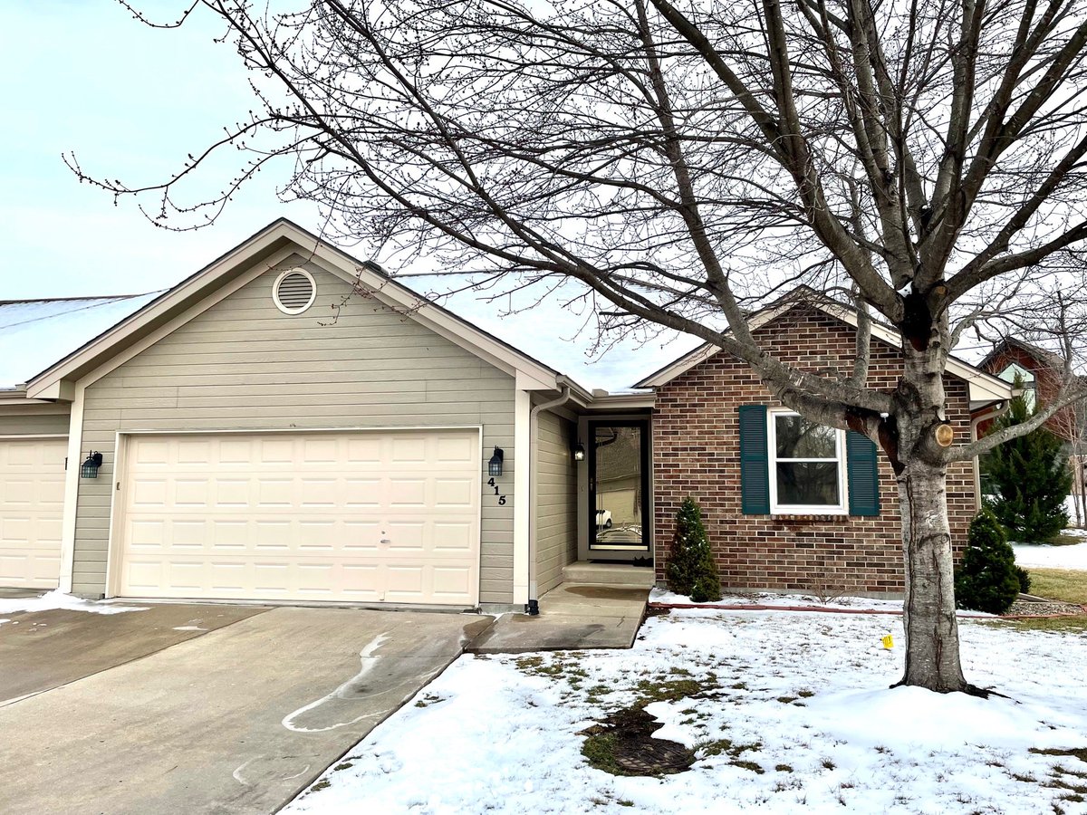 DanVick's tweet photo. New listing coming Thursday! 2 bedroom, 2 bath true ranch townhouse, $200,000 (@ Stratford Place in Kansas City, MO) https://t.co/s4pjxwdRpR https://t.co/tRpbxddedN
