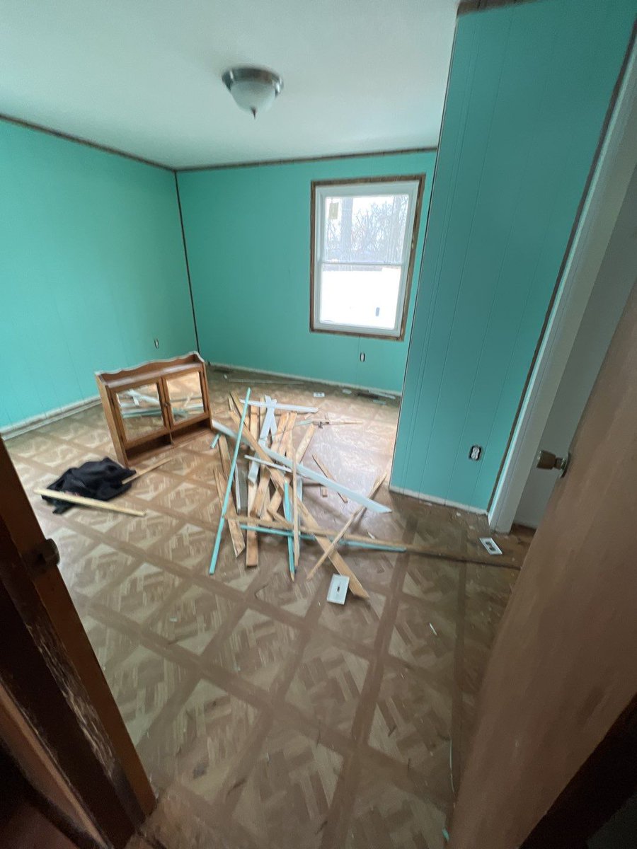 HomeHelpersSol's tweet image. Demo is moving right along here! 🛠⁣
The guys have taken just about everything out of the house, removed the trim in every room &amp;amp; are getting it ready for all of the new features soon to come! 🤩 Stay tuned for more updates!⁣
HomeHelpersSolutions.com👀⁣⁣
⁣#waterfordflipkings