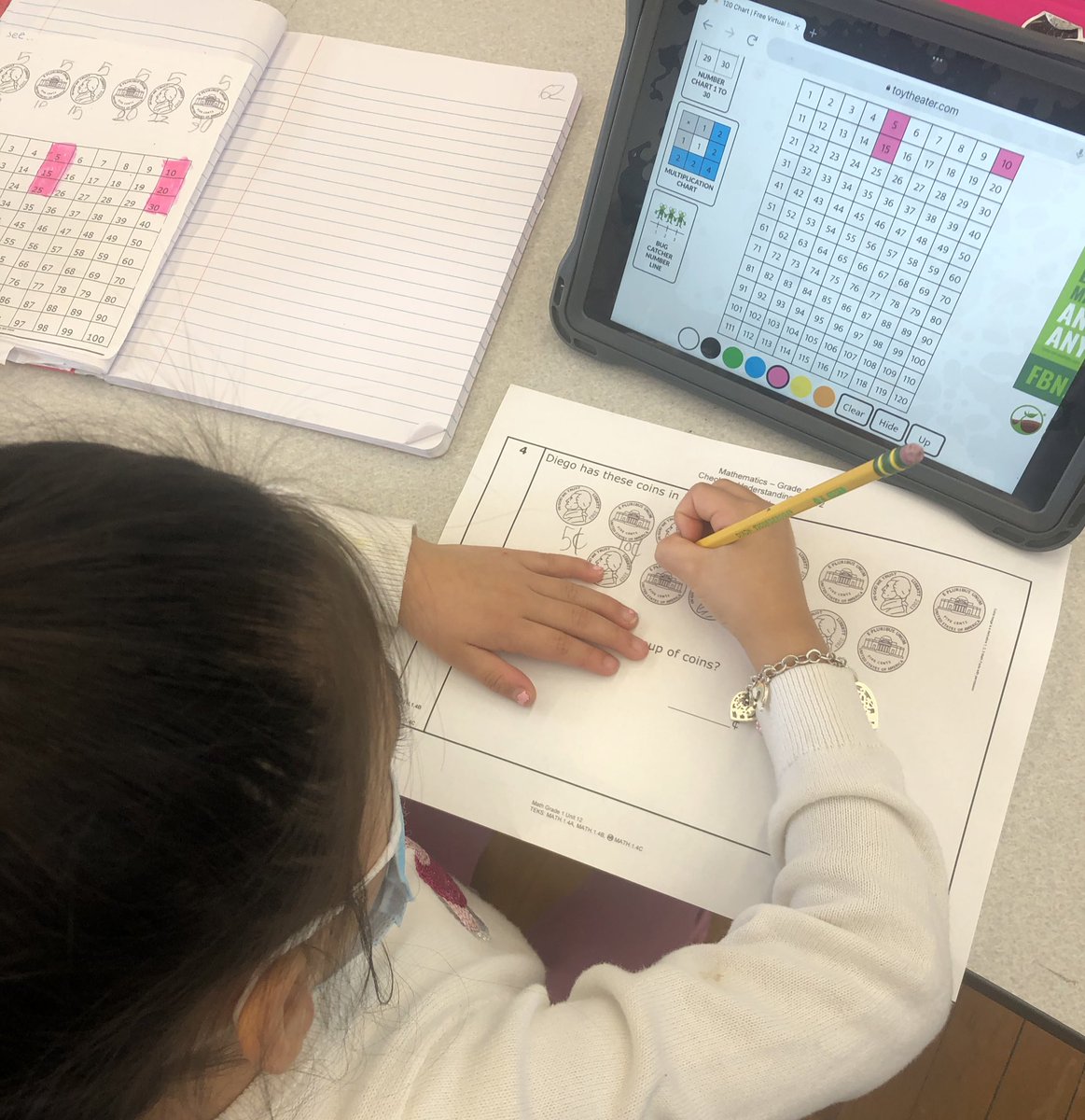 Jessicague08's tweet photo. My first graders loved using the interactive 120 chart to skip count the total value of nickels! 

@JeffersonES2 https://t.co/2bC8kGJlT3