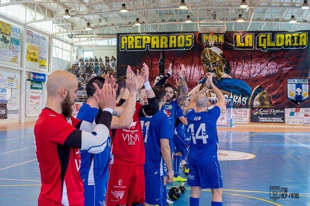 LopezArmeroDT's tweet photo. Valdepeñas ni jugaba en primera, ni tenía el pabellón de ahora… y se sembraba todo lo que ahora se recoge

Esto es en gran parte por ellos, sus aficionados son el pulmón del equipo @Lacurvavaldepen @UltraResakas 👏🏼 https://t.co/zBoW0zcE5e