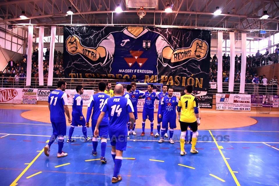 LopezArmeroDT's tweet photo. Valdepeñas ni jugaba en primera, ni tenía el pabellón de ahora… y se sembraba todo lo que ahora se recoge

Esto es en gran parte por ellos, sus aficionados son el pulmón del equipo @Lacurvavaldepen @UltraResakas 👏🏼 https://t.co/zBoW0zcE5e