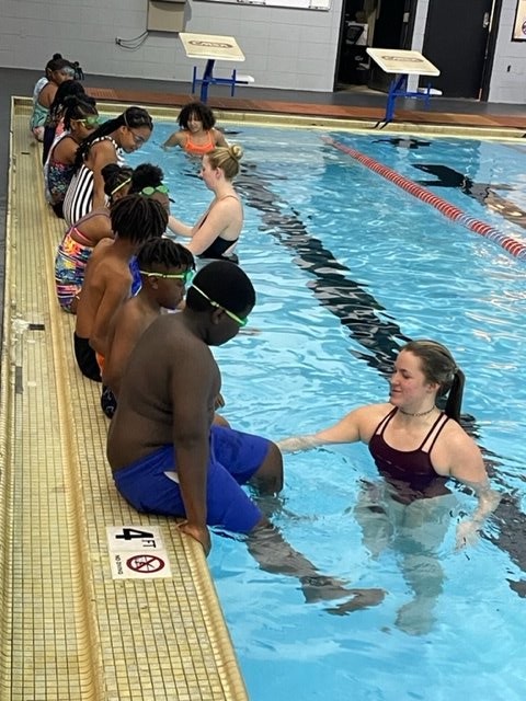 HowardELEM's tweet photo. ๐ฅOur Extended Day students are taking swimming lessons at Bishop State Community College. Great job!! ๐๐พโโ๏ธ๐๐พโโ๏ธ๐๐ฟ๐ #babywildcats ๐ฏ #hungryforknowledge #wildforsuccess https://t.co/bl8BG8tJMN