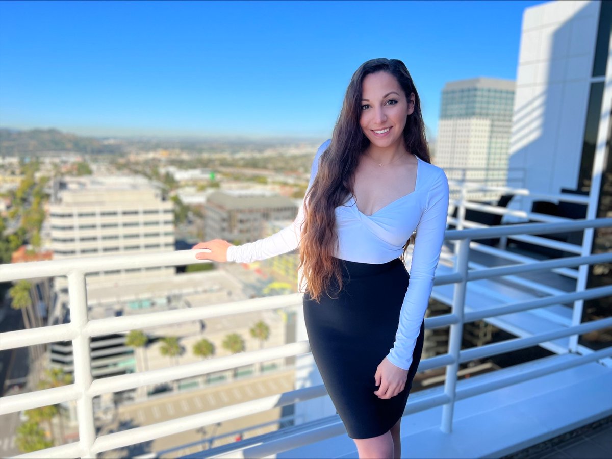 ZeroParallel's tweet image. Happy International Women's Day — we are celebrating by highlighting the female stories and faces of Zero Parallel. This one's for Chelsey Reynolds, ZP's Vice President of Affiliate Relations. 🌸💪

Read Chelsey's story below. 
linkedin.com/pulse/zpzenith…