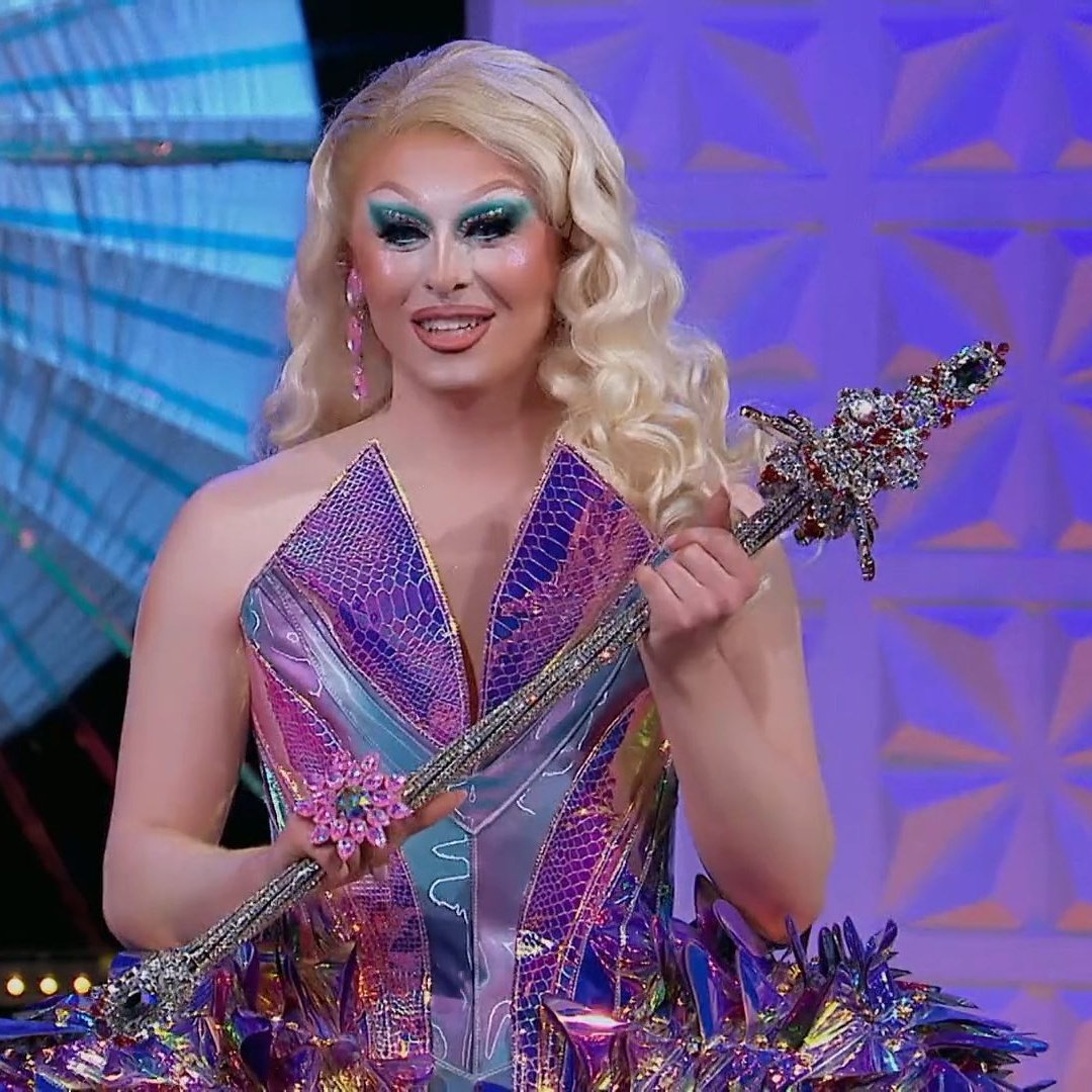 rewindcoulee's tweet photo. best glow up ever #dragraceuk https://t.co/9Z9g55rh71
