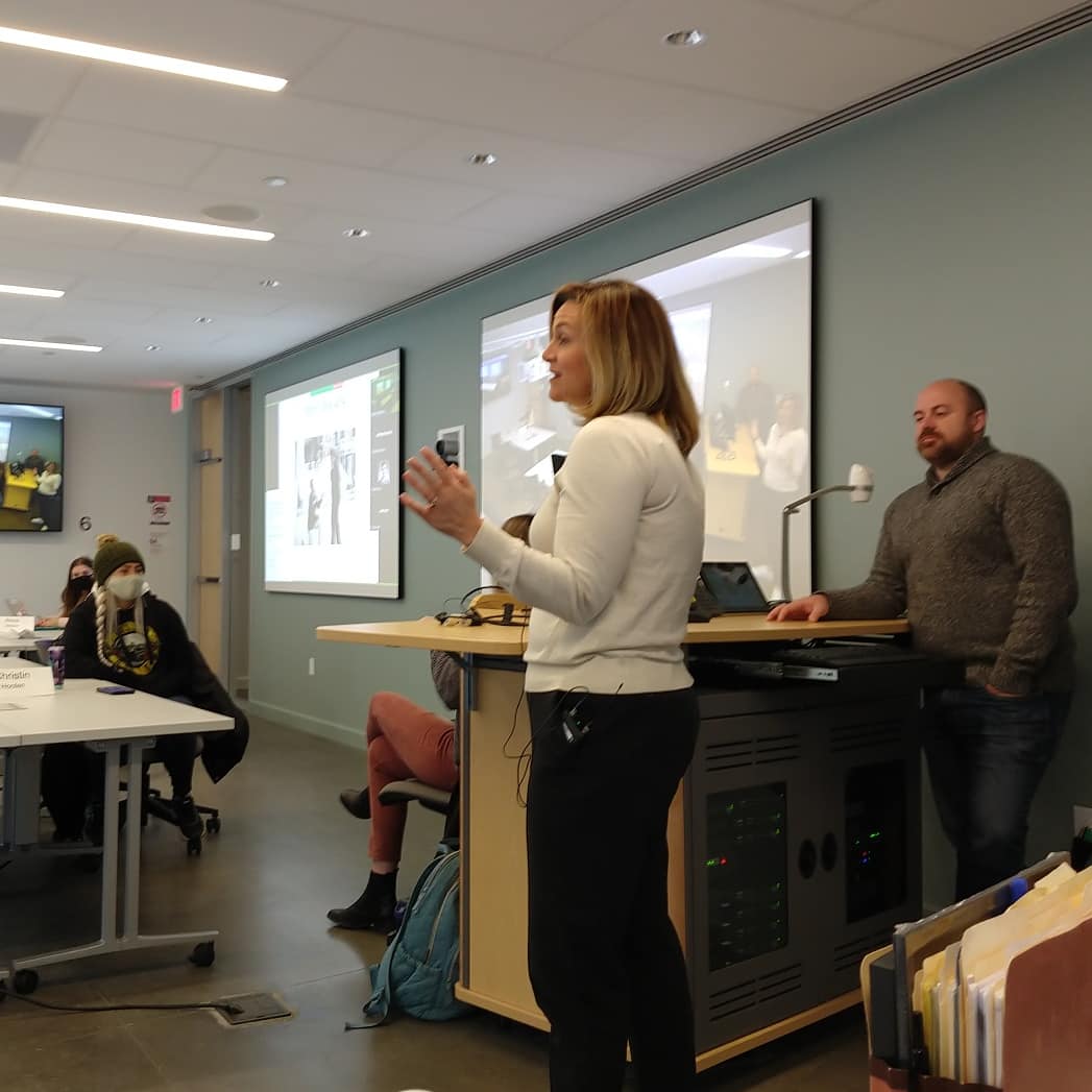 matthech's tweet photo. Failing doesn't mean you are a failure. Huge S/O Thx Peggy &amp; Darrin Murriner @cloverleafme and founders @BabysitEase #StockPilz and more sharing venture &amp; life lessons with my ENTR students @uofcincy @LindnerCollege @uofcincyalumni #startupcincy #entrepreneurssolveproblems https://t.co/tdfrbzLUSL
