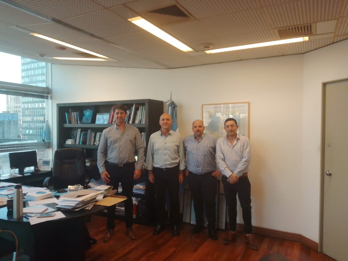 AlvearCamara's tweet photo. Nos reunimos en Buenos Aires con el Secretario de Cancillería Guillermo Carmona, a quien solicitamos puntualmente la necesidad de un protocolo fitosanitario con China para la exportación de ciruela en fresco, similar al que hoy tiene la producción de cereza. https://t.co/grdjtvtEyx