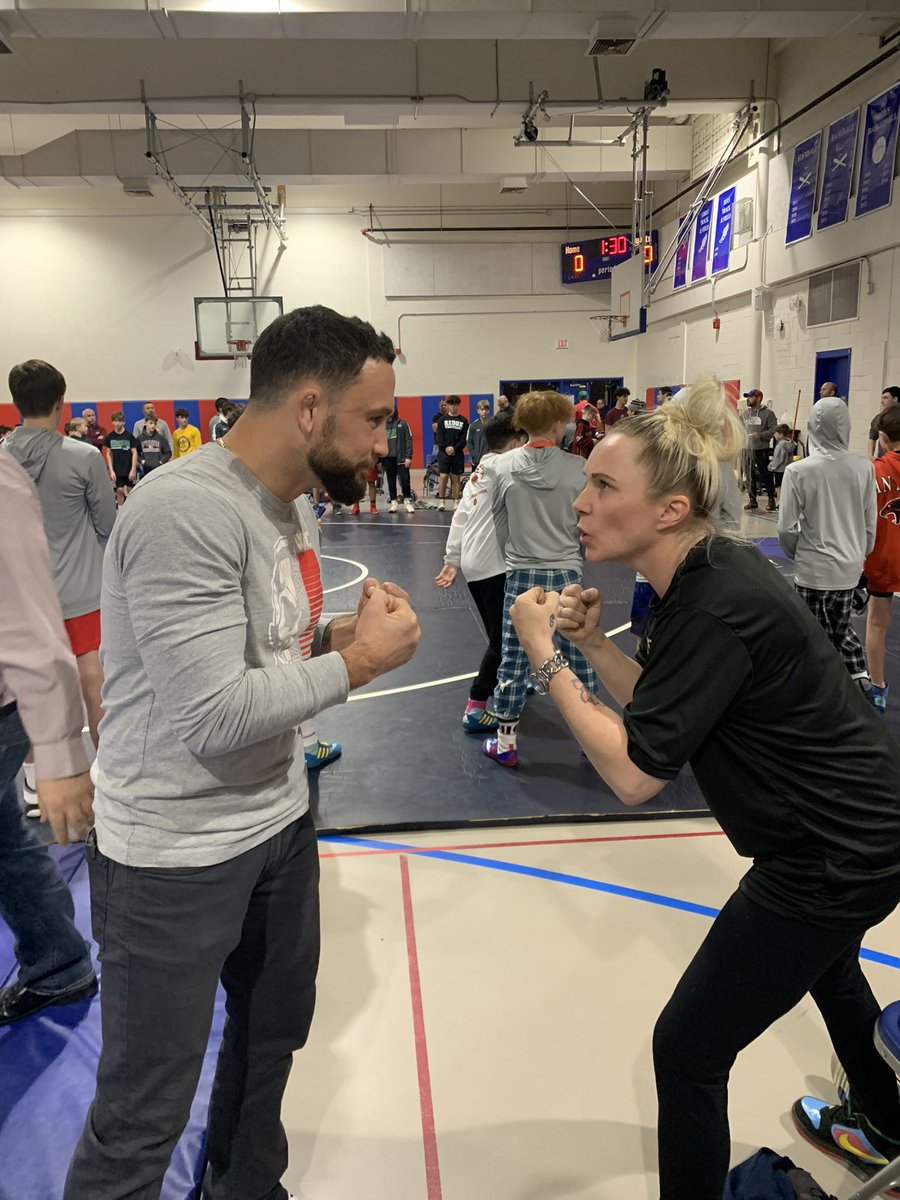 hwalt322's tweet photo. @FrankieEdgar thank you for squaring off with me. You looked straight into my soul bro, and I apologize for talking shit during this 🤣🤷🏼‍♀️🤦🏼‍♀️👊🏼🙋🏼‍♀️ #TheAnswer #jerseysfinest #FormerUFClightweightchamp https://t.co/RaGY34wiGw
