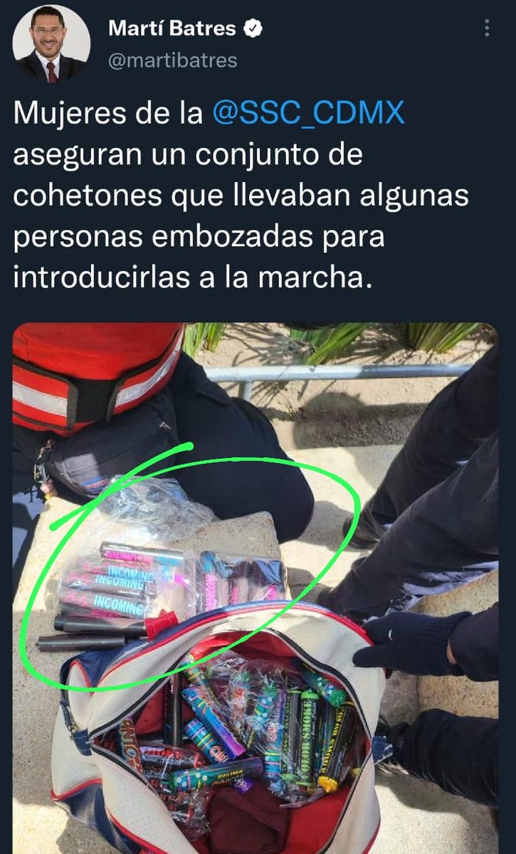 sopitas's tweet photo. – "Llevaban unos COHETONES". Que así diga el tuit.
– Oiga, pero son los polvos que usan para los gender reveal... hasta tienen aromas frutales :/
– COHETONES DIJE! 

🙄

#8Marzo2022 #DiaInternacionalDeLaMujer #8M2022  #NiUnaMenos https://t.co/NUGMhcxZqd