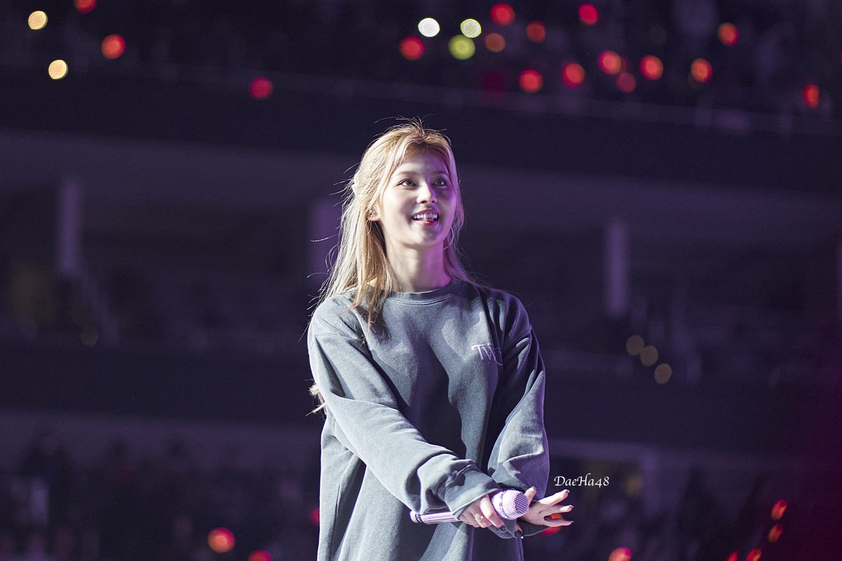 DaeHa48's tweet photo. 220222 Dallas Concert Sana

#트와이스 #TWICE #SANA #사나 https://t.co/gjsyaeWq1I