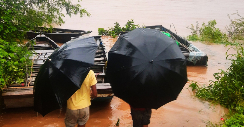 NSW_FairTrading's tweet photo. Flood victims and residents across the state are warned to be wary of flood recovery scams. Previous natural disasters have given rise to rogue scammers engaging in fraudulent behaviour. Follow the link to make a complaint or call 13 32 20 #NSWFloods #NSWFlood
