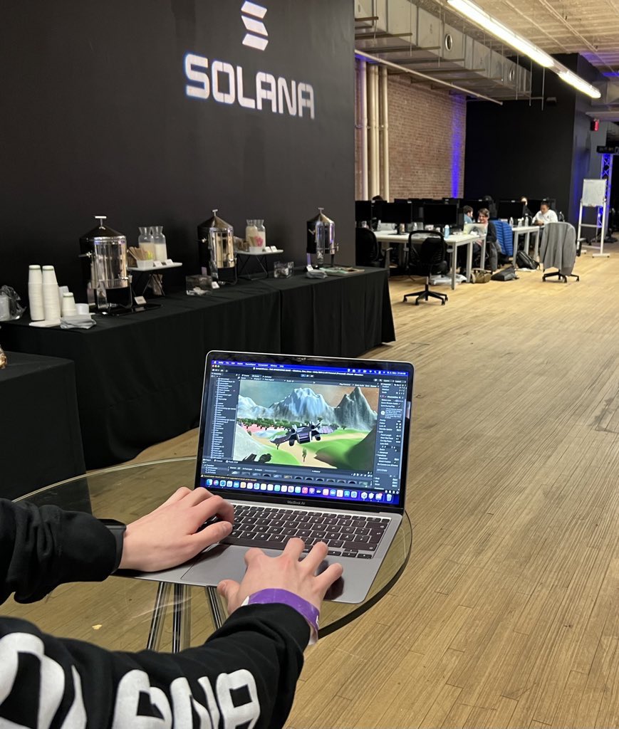 SurviverseOC's tweet photo. Some of our devs are currently @ #HackerHouseNYC

Only amazing people here!! 

#Solana #surviverseOC https://t.co/O8s5Rxh9ka