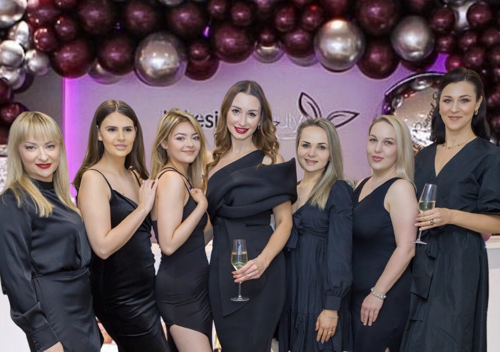 BeautyLakeside's tweet photo. 🌷Happy International Women’s Day to all the wonderful WOMEN out there!🌷

🥰We are grateful to work with and alongside incredible Women every day💜

#internationalwomensday #womensday2022 #womeninspiringwomen #doncaster #doncasterisgreat #doncasterbusiness #visitdoncaster https://t.co/wX9izLGmrT