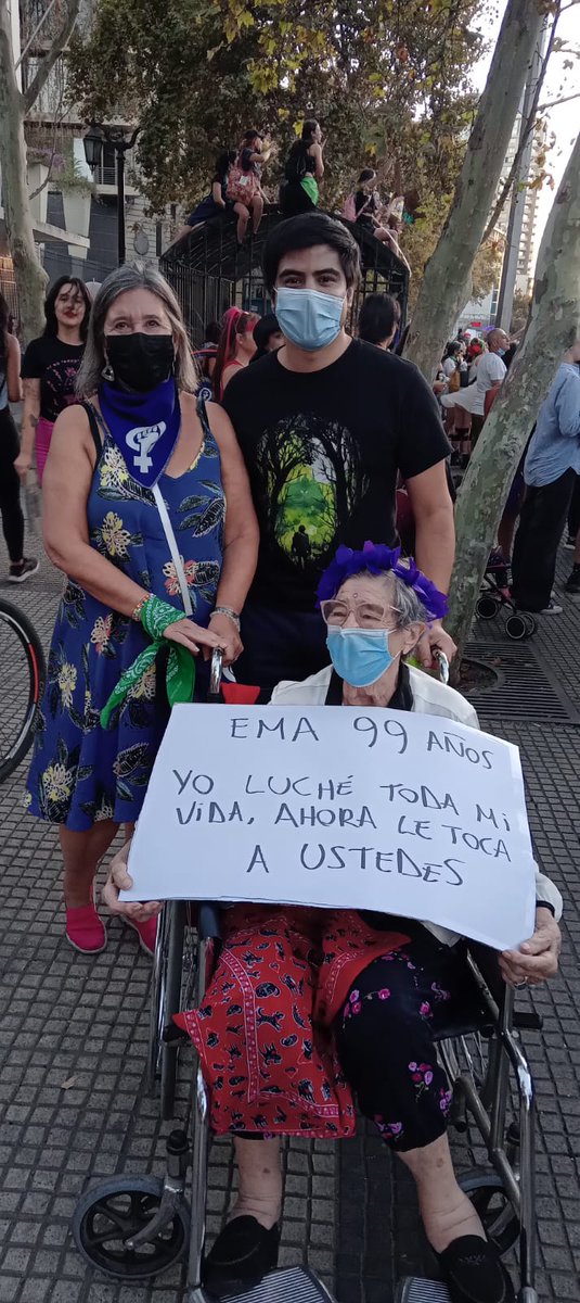 #8M2022 | Santiago

Ema, de 99 años en la marcha por el Día internacional de la Mujer Trabajadora de Santiago.

Toda una vida de lucha
#vamosporlavidaquenosdeben