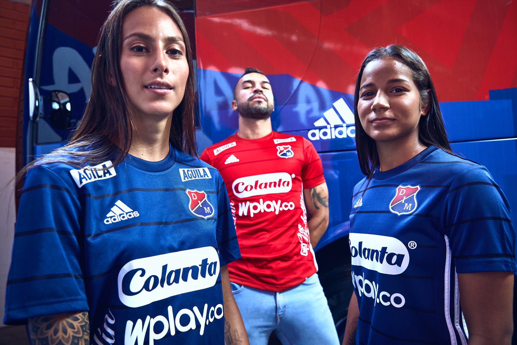 tiagoaristi on X: "El contrato entre #DIM y ADIDAS se hace por cuatro años.  El valor de la nueva camiseta ea de 209.900 pesos. Los equipos  profesionales masculino y femenino, y las