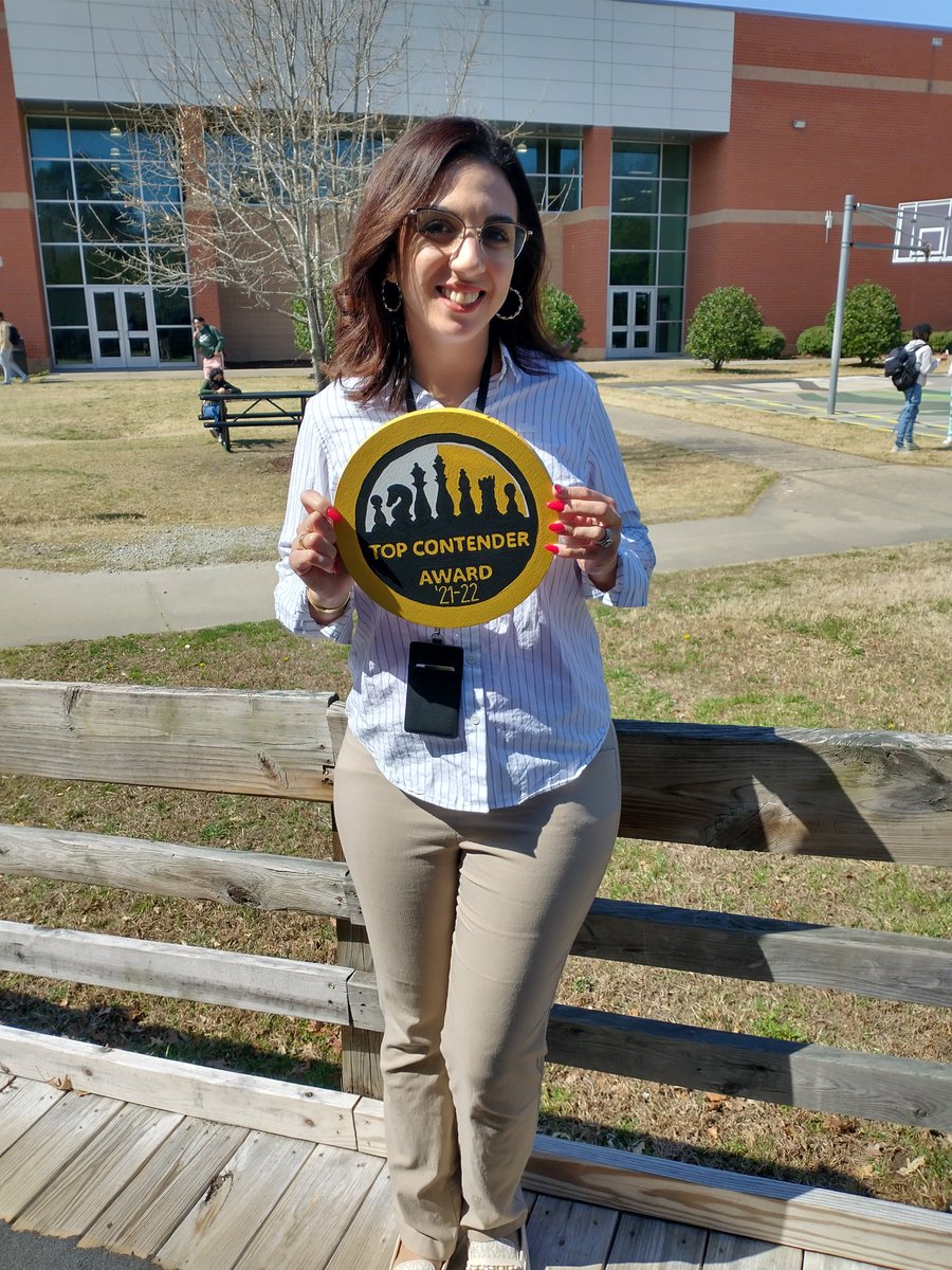 lasrasquillace's tweet photo. Mme Bouirane @soukainabouira1 is a BT1 building a French program from scratch - and she's making winning moves. The Spanish PLT is proud to pass the Top Contender Award on to her! #KHSGameOn @KnightdaleHS https://t.co/mcerWHiAA1