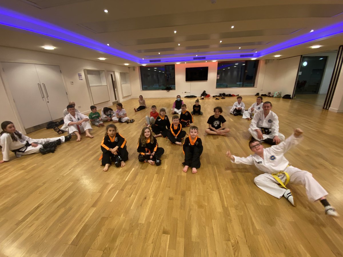 MariaUKTC's tweet photo. Sophia brought her brother along to class tonight @BroxburnUnited he absolutely smashed his first class. Miss Murray lead the seniors in stretching. #IWD2022 #uktc #taekwondo #familyclass #traintogether https://t.co/bEdBQf0qx4