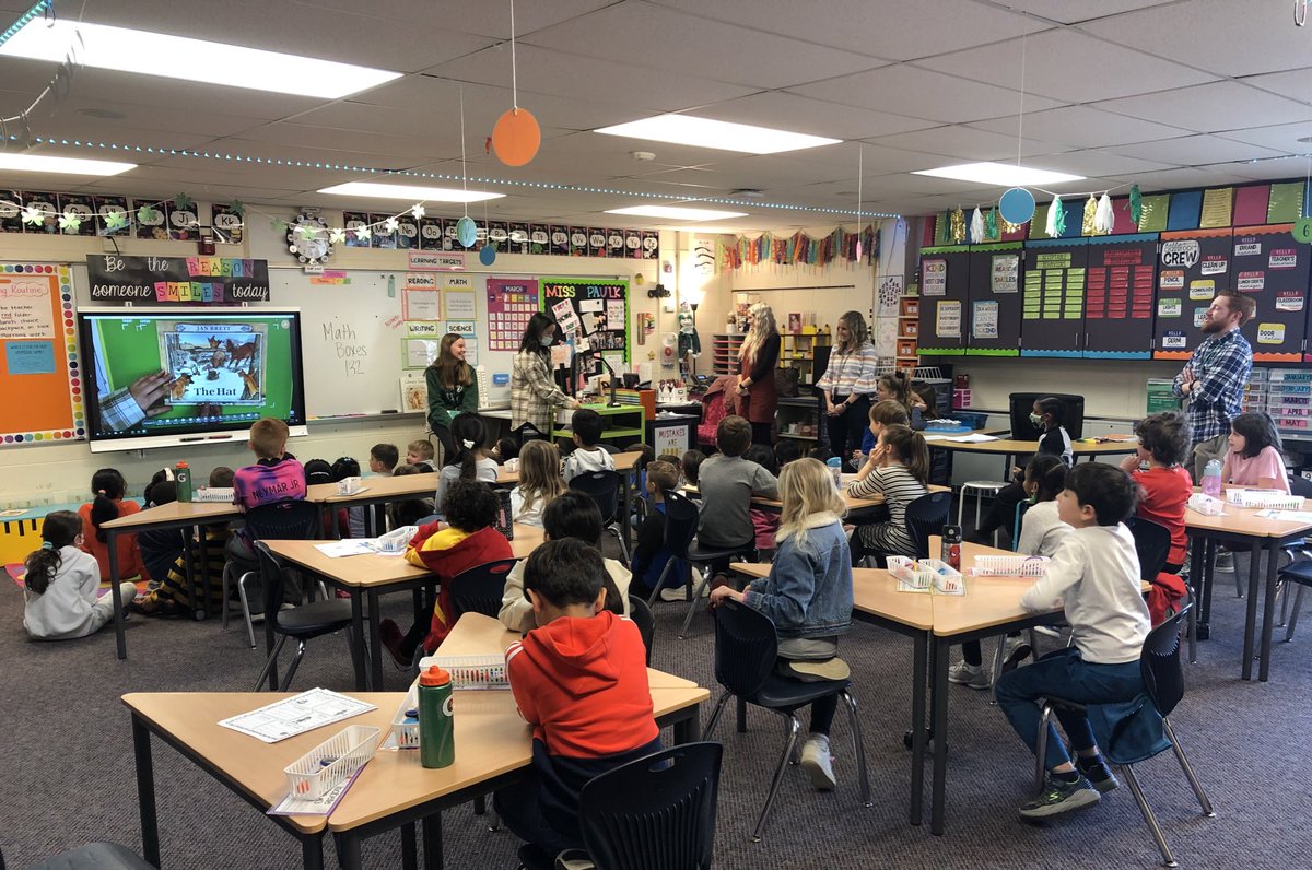MrsPartyka's tweet photo. A few more classroom visits at @NoviVillageOaks today! Thank you @aofili1 for having us!
Between both schools we stopped in 15 classrooms total 🤓 #readingisleading #Novipride @NCSD @NoviGirlsHoops @KChichila https://t.co/QS2G9vNZp7