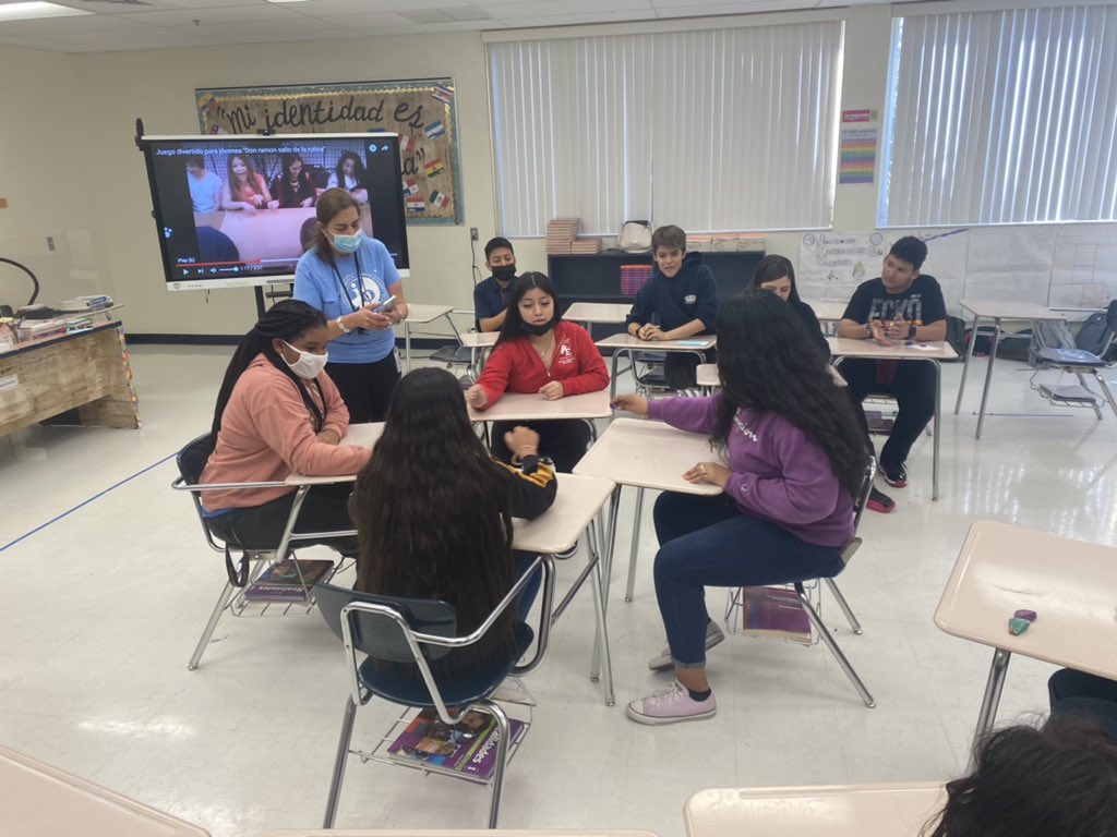 presleycharles's tweet photo. It was great being in our Advance Spanish class @WatkinsSeminol1 they were doing an activity that encompass language, culture and art! #forwardsteps https://t.co/UT1FAoAUT0