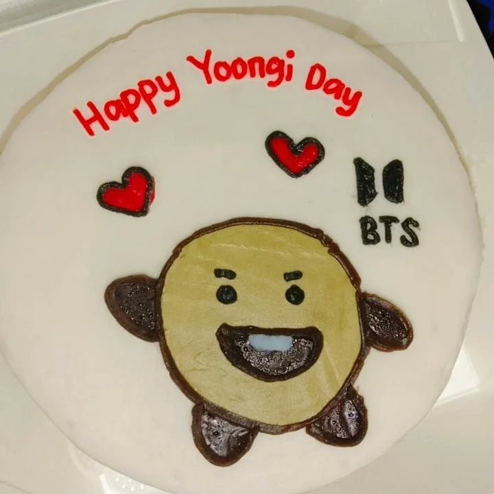 Pjsiska13's tweet photo. Happy Yoongi Day 🥳 https://t.co/FQBYkhoUqk