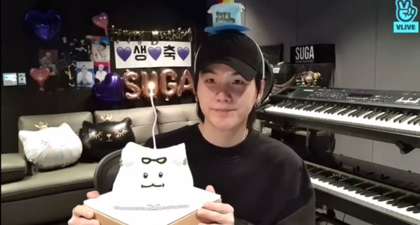 Pjsiska13's tweet photo. Happy Yoongi Day 🥳 https://t.co/FQBYkhoUqk