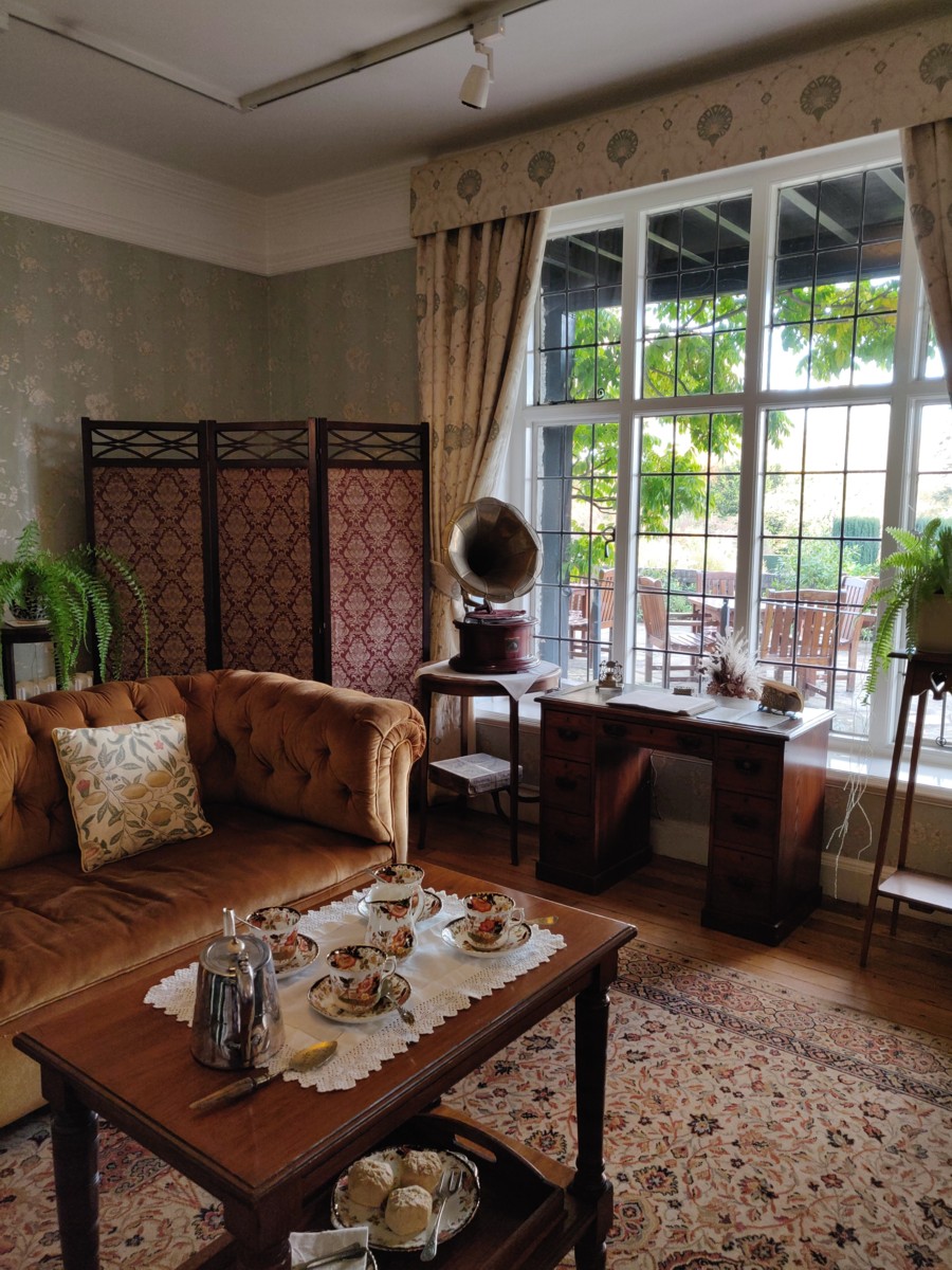 TheMcCartyTeam's tweet photo. DID YOU KNOW that staged homes sell 25% faster than homes that are not?
 
https://t.co/Q0FDHtV9G1 https://t.co/gJORgZuP5k