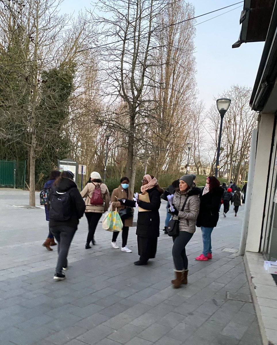 FemmesLibresMDV's tweet photo. #8mars Toutes les bénévoles de l'association vous ont confectionné avec amour des bracelets brésiliens❤️. Direction la gare #villeparisis entre 6h et 8h ce matin!
Prenez soin de vous et n'oubliez pas nous sommes toutes des supers femmes ! 
#8mars #DroitsDesFemmes https://t.co/eMIEIfffHC