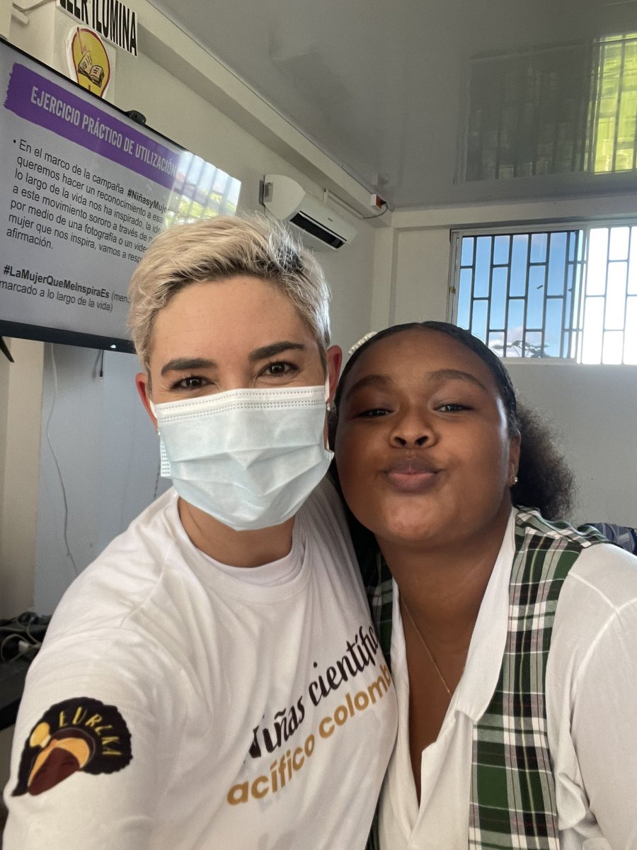AnzolaDeToro's tweet photo. Hoy fue un día muy especial. Conmemoramos el #8M con #NiñasQueInspiran del programa #STEMPODERA de @FundacionPlan @URosario y @UNICEFColombia compartiendo con las chicas STEM y entregando tablets donadas por #Apoyemos. Fue inspirador escucharlas y aprender de ellas. https://t.co/IEMPVRoiHr