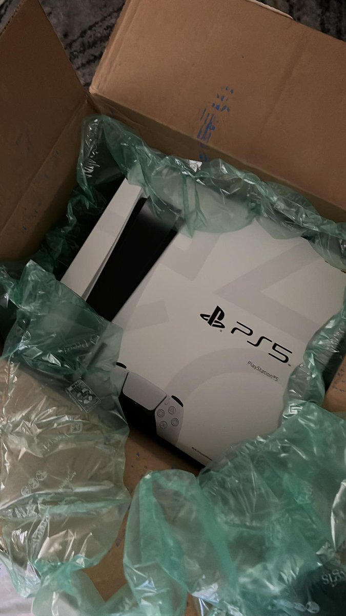 francisbrix03's tweet photo. Selling Brand New PS5 DISC EDITION. hmu! 

can provide walmart receipt.

Daly City Area📍

can meet up at Police Station for safety transaction💯

#PS5DiscEdition
#PS5 https://t.co/EoNCWAYNJ9