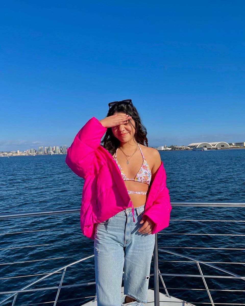 SigmaKappaCSULB's tweet photo. On Sunday, we went yachting around the heart of sunny San Diego! ☀️ Thank you to our sister Heather Yap for planning out this amazing sisterhood retreat 🕊🤍 #LBStateSigKap #DoveLove https://t.co/MmBExqgDBl