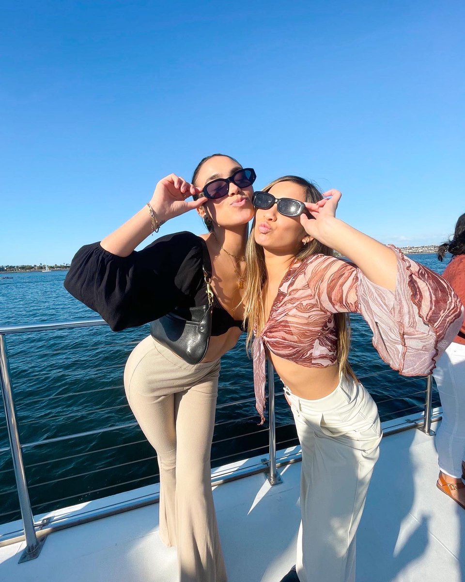 SigmaKappaCSULB's tweet photo. On Sunday, we went yachting around the heart of sunny San Diego! ☀️ Thank you to our sister Heather Yap for planning out this amazing sisterhood retreat 🕊🤍 #LBStateSigKap #DoveLove https://t.co/MmBExqgDBl
