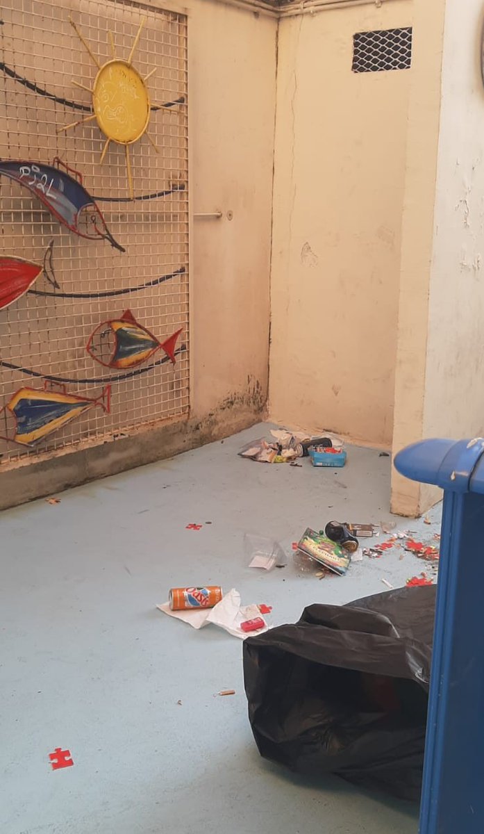 Bjr <a href="/fontenay92/">Fontenay-aux-Roses</a>, école = nouveau lieu de rencontre des noctambules ?
Mégots de cigarettes/joints, canettes de bières, bris de bouteilles... retrouvés dans la Maternelle Jean Macé le jour de la rentrée.
Ce ne serait pas une 1ere. Quel plan d'action / sécurisation a été retenu ?