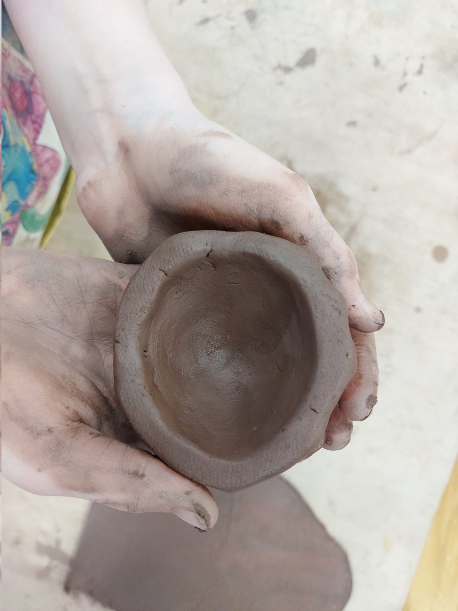 MrAllenisCool1's tweet photo. A sinch of a pinch. #artclass #isbartist #learnisb Also ... Solidarity with St. Paul Teachers Union. #SPFE28 https://t.co/jdd5b6f1Gg