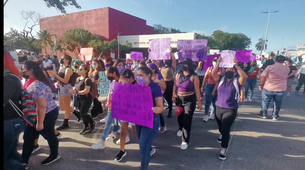 bricenorafa's tweet photo. #Chetumal #Mujeres   Para exigir un cese a la violencia y un alto a los feminicidios, más de mil 500 mujeres participan en la marcha. Dia internacional de la mujer https://t.co/X2wvTNHXfA