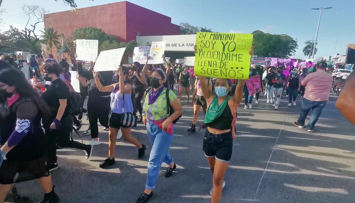 bricenorafa's tweet photo. #Chetumal #Mujeres   Para exigir un cese a la violencia y un alto a los feminicidios, más de mil 500 mujeres participan en la marcha. Dia internacional de la mujer https://t.co/X2wvTNHXfA