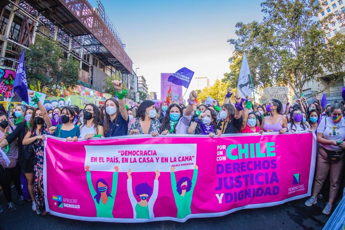 totiorellanag's tweet photo. Junto a ministras y subsecretarias del futuro gobierno de @gabrielboric nos encontramos con las mujeres que se movilizaron en la marcha en Santiago 💜 #NiUnPasoAtrás https://t.co/VnnjQPvJCC