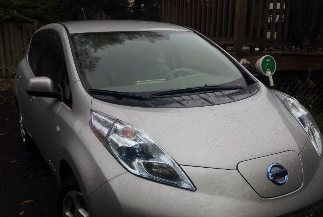 Gokzarah's tweet photo. the best time to buy an EV was ten years ago. #SmugAlert #NissanLEAF https://t.co/3yvOquFCyU