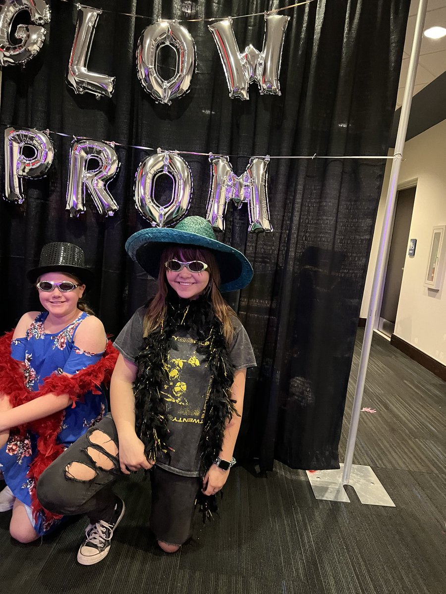 campbellsTLC's tweet photo. Glow prom 2022 💃 https://t.co/XukrRBPyq9