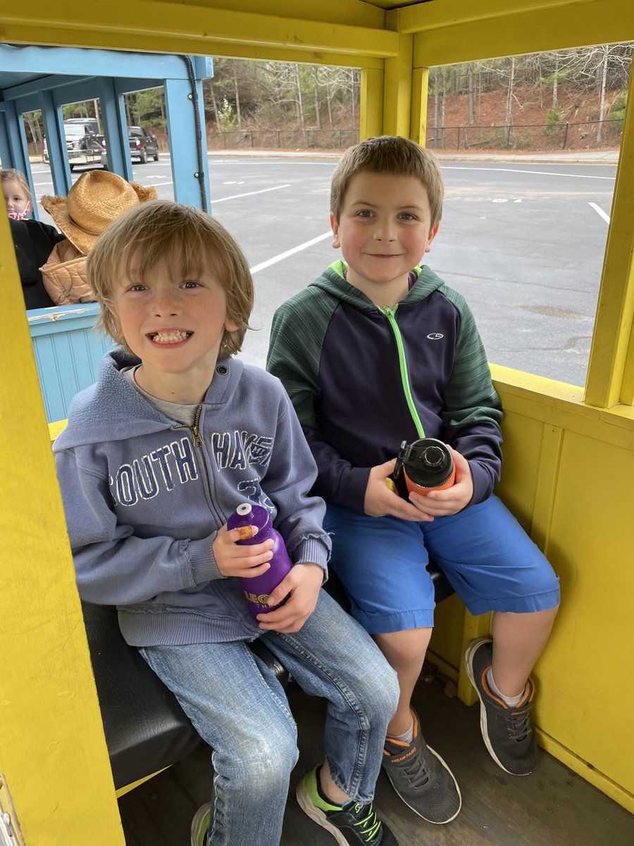 sanders_CLES's tweet photo. All smiles ahead on the Cardinal Express on farm day @CLESCardinals @fcboe https://t.co/EQRx0WK4ew