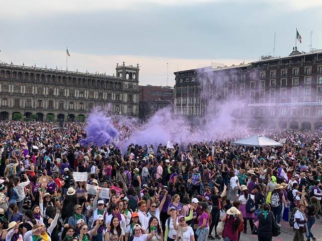nathranjas's tweet photo. 💜 | Más fuertes y combativas que nunca.

“Vivimos en una sociedad muy machista, muy patriarcal, pero afortunadamente tenemos gente afuera gritando por nosotras, rayando el Ángel y exhibiendo nuestro mensaje públicamente.” — Nath Campos (@nathcampost).

#8Marzo2022 #NiUnaMenos . https://t.co/rKrxjuuWzq