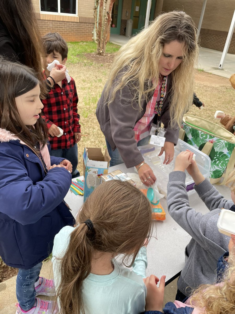 sanders_CLES's tweet photo. Milking cows, making butter, and eating ice cream was a fun way to learn about the farm @CLESCardinals @fcboe https://t.co/n7p6waH7jK