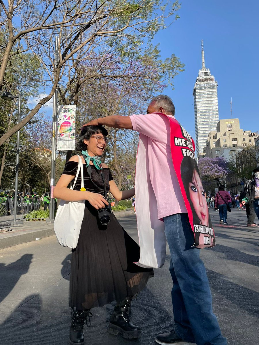 sopitas's tweet photo. Hace casi 13 años, Esmeralda Castillo desapareció en Ciudad Juárez, Chihuahua. 

Desde que desapareció su papá José Luis Castillo, no ha parado de buscarla y hoy se encuentra presenta en la marcha por el #8M 😞💔 

#8Marzo2022 #DiaInternacionalDeLaMujer #8M2022  #NiUnaMenos https://t.co/VNjul4gGnx