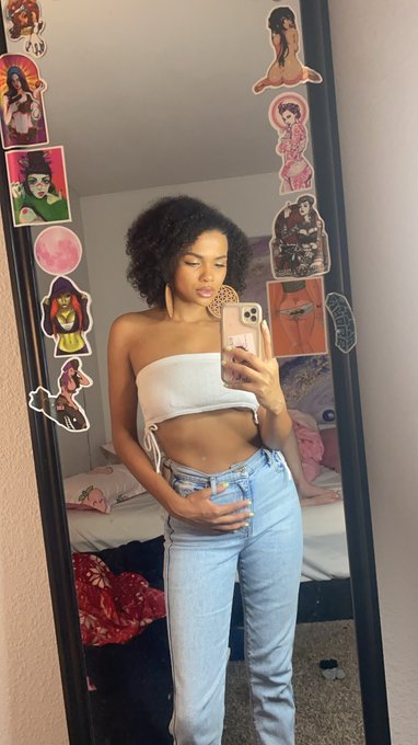 Online and chatting now! Click the link in my bio and come hangout for the night 😈 https://t.co/CMn4<a href="/tag/mvsales"class="tags"><span>#mvsales</span></a>