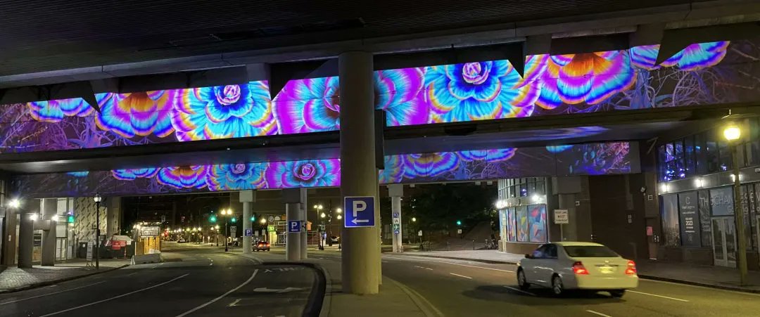 ‘City Bloom’ by Zebbler Studios &amp; Pamela Hersch is a beautiful projection-mapped installation that is inspired by a local flower shop. The piece brings life to an urban space that would normally be overlooked with designs of flowers and vines.

buff.ly/3CiUP5Z